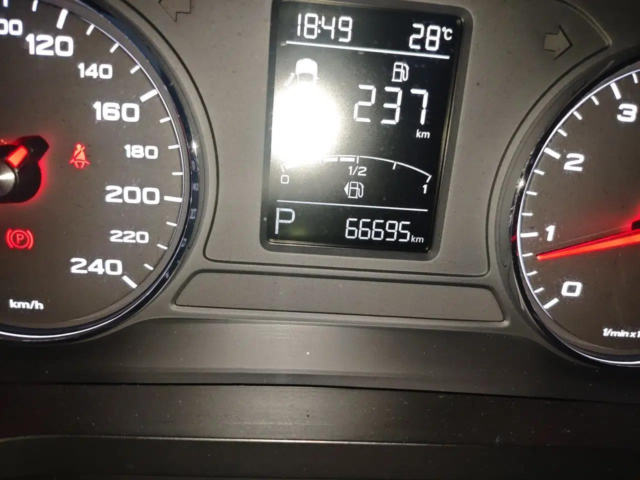 Roewe i6 2018 20T Automatic Flagship Edition — миниатюра 13