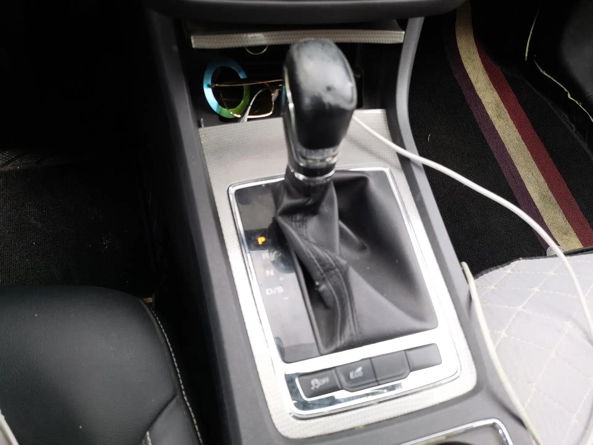 Roewe i6 2020 PLUS 1.6L CVT 4G Connected Glory Flagship Edition — миниатюра 15
