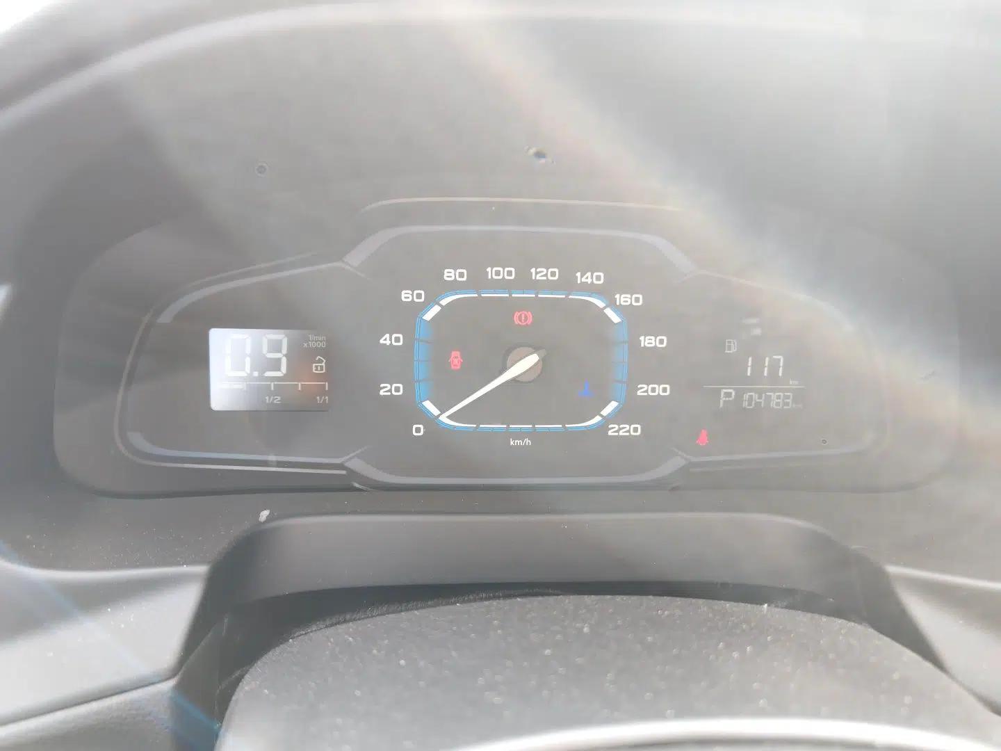 Roewe 360 2016 1.5L Automatic Smart Screen Version — миниатюра 12