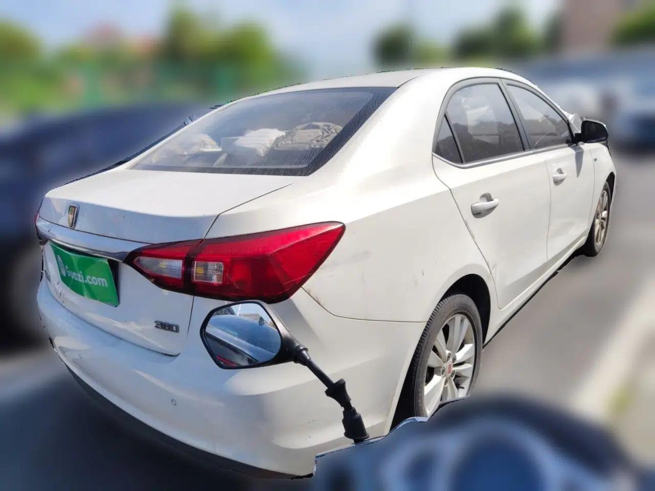 Roewe 360 2016 1.5L Automatic Smart Screen Version — миниатюра 6