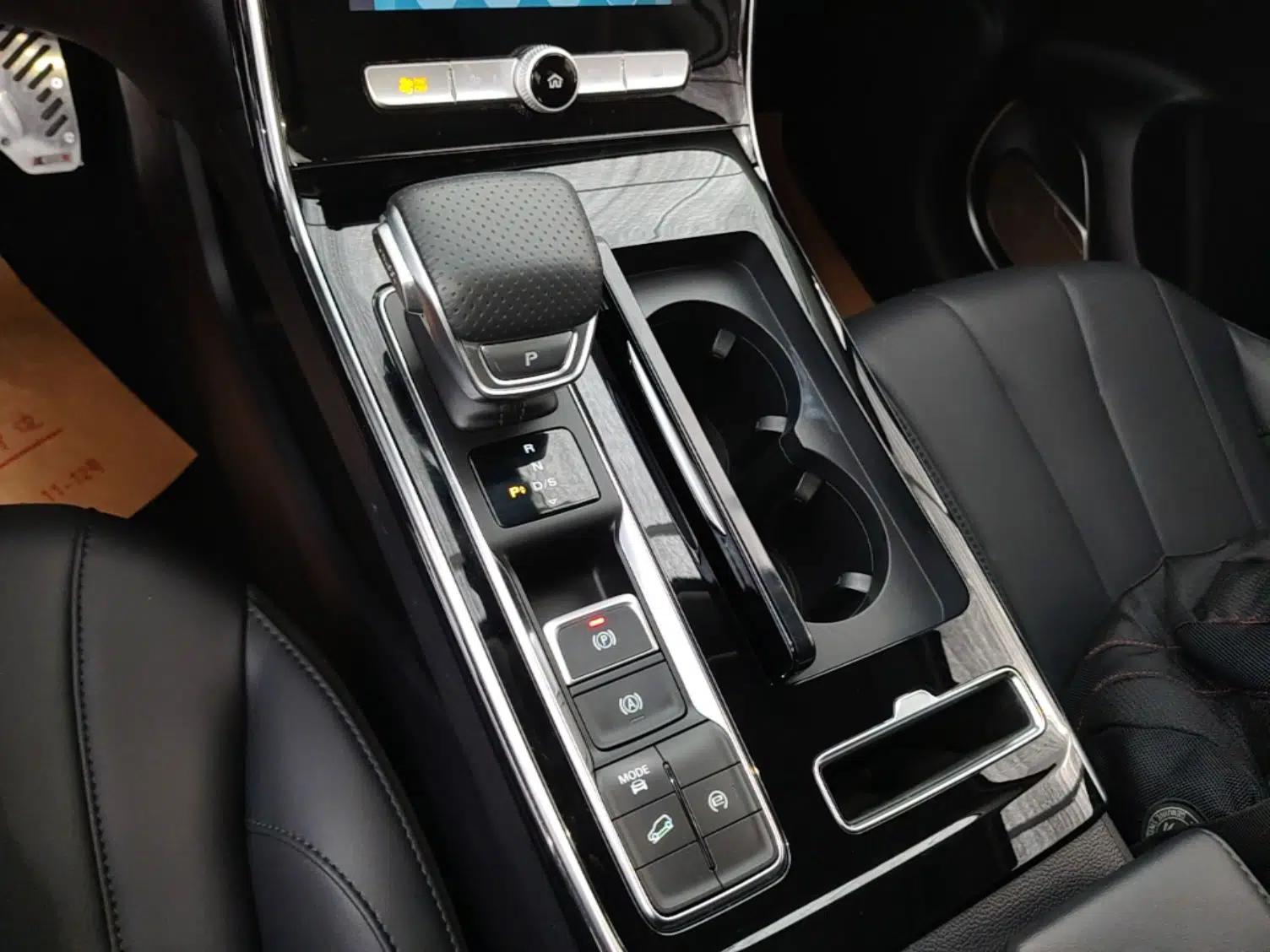 Roewe RX5 MAX 2019 400TGI Automatic Smart Cabin Flagship Edition — миниатюра 17