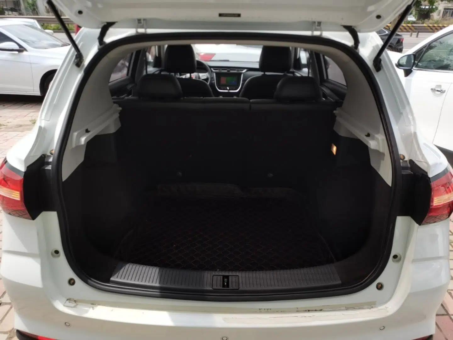 Roewe RX3 2018 1.6L Manual Flagship Edition — миниатюра 22
