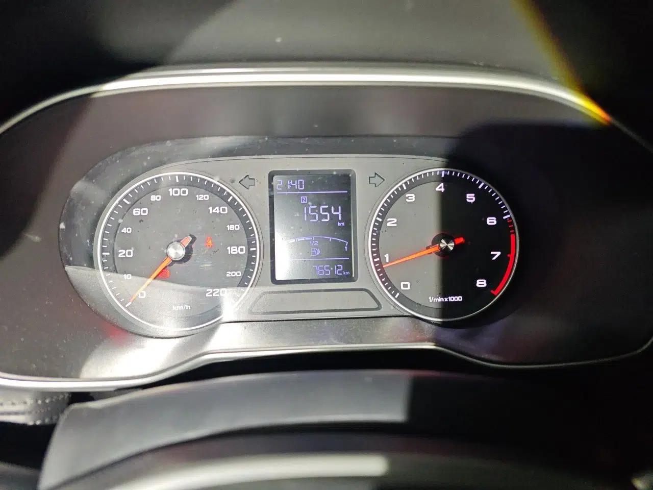 Roewe RX3 2020 1.6L CVT 4G Connected Ultra-Cool Flagship Edition — миниатюра 12