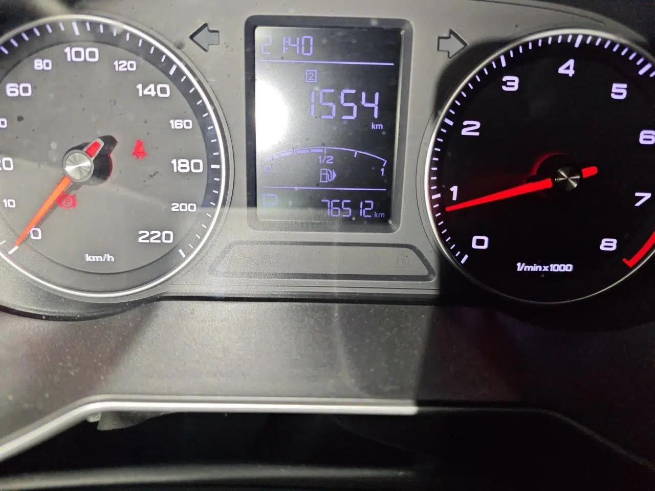 Roewe RX3 2020 1.6L CVT 4G Connected Ultra-Cool Flagship Edition — миниатюра 13