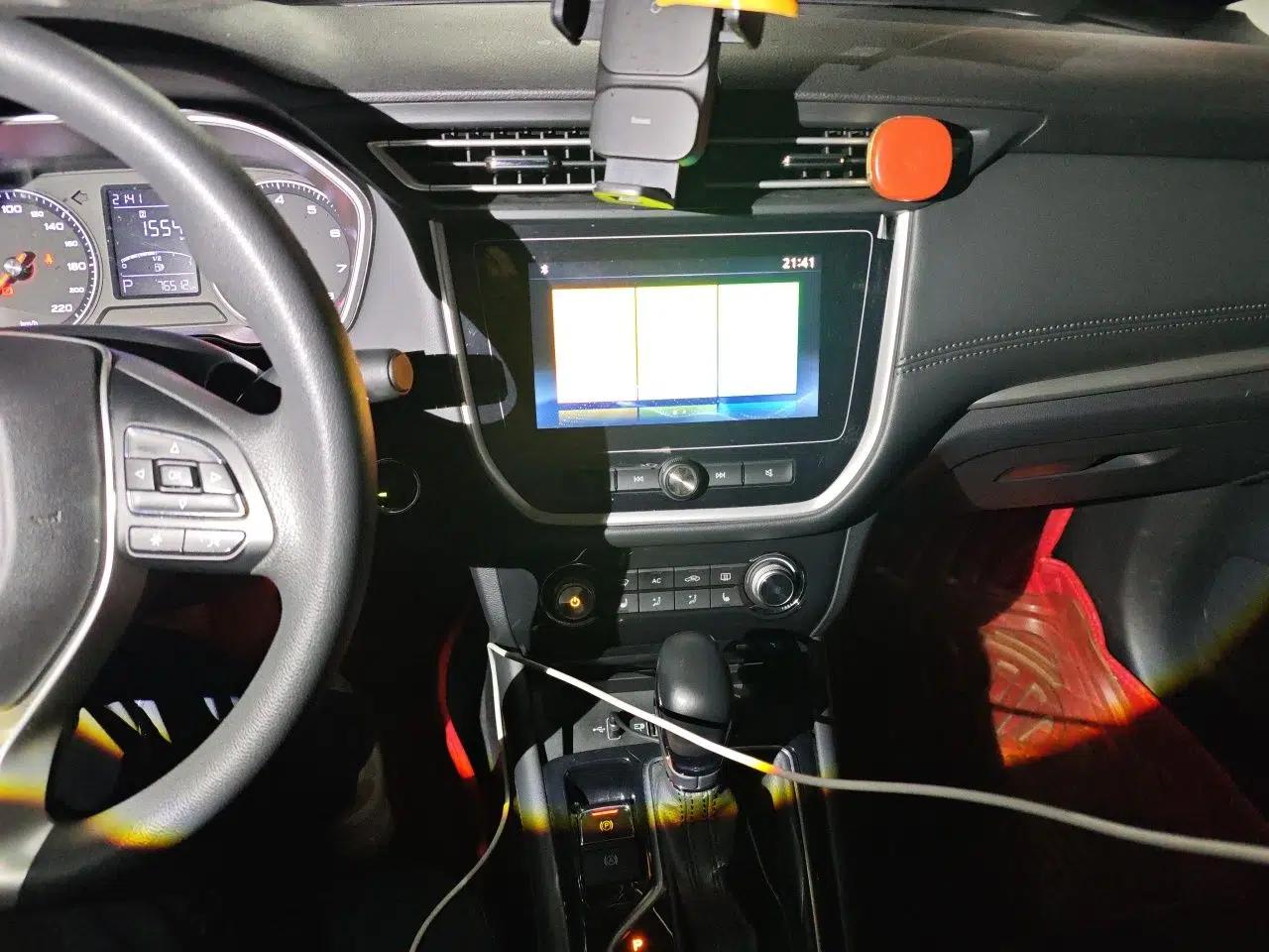 Roewe RX3 2020 1.6L CVT 4G Connected Ultra-Cool Flagship Edition — миниатюра 14