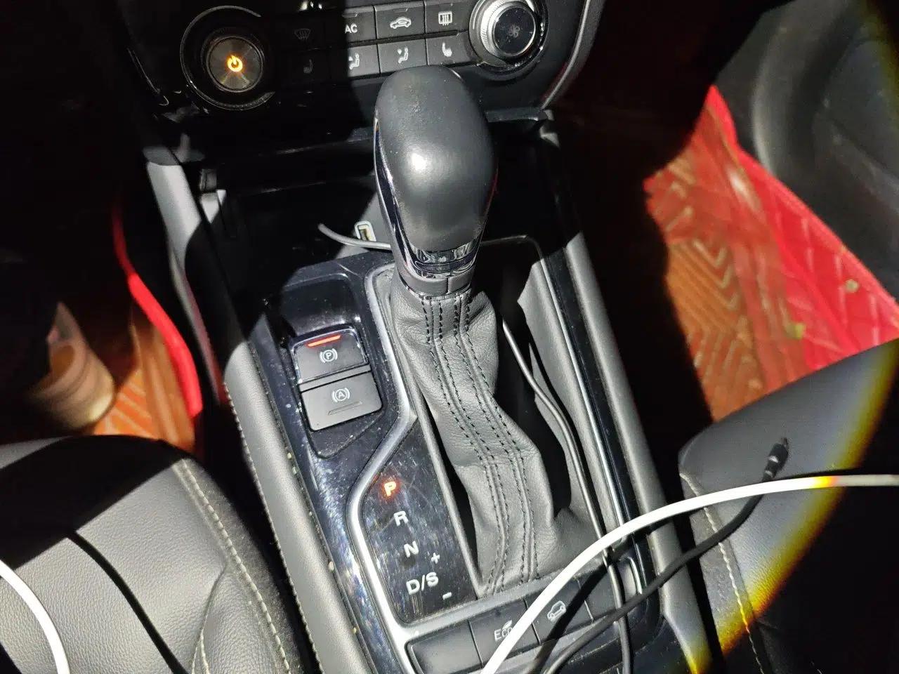 Roewe RX3 2020 1.6L CVT 4G Connected Ultra-Cool Flagship Edition — миниатюра 15