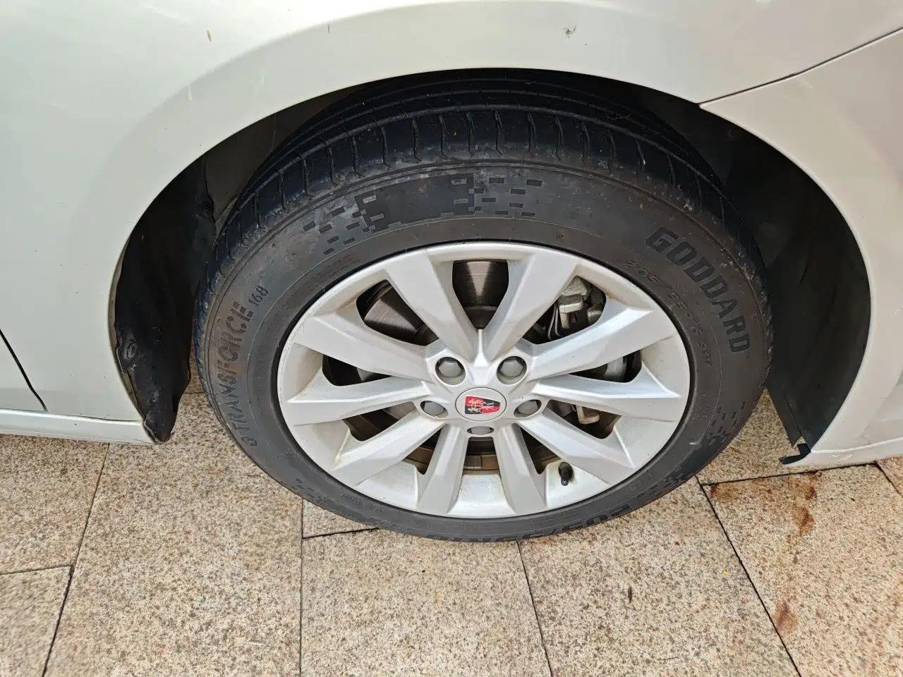 Roewe i6 New Energy 2017 45T Hybrid Connect & Smart Enjoyment Edition — миниатюра 8