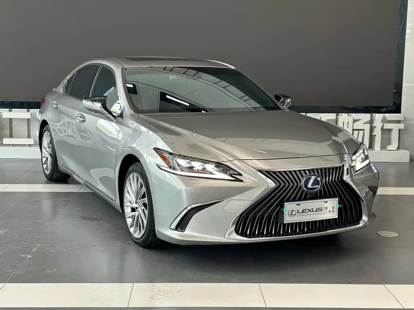 Lexus ES 2020 300h Executive Edition — миниатюра 2