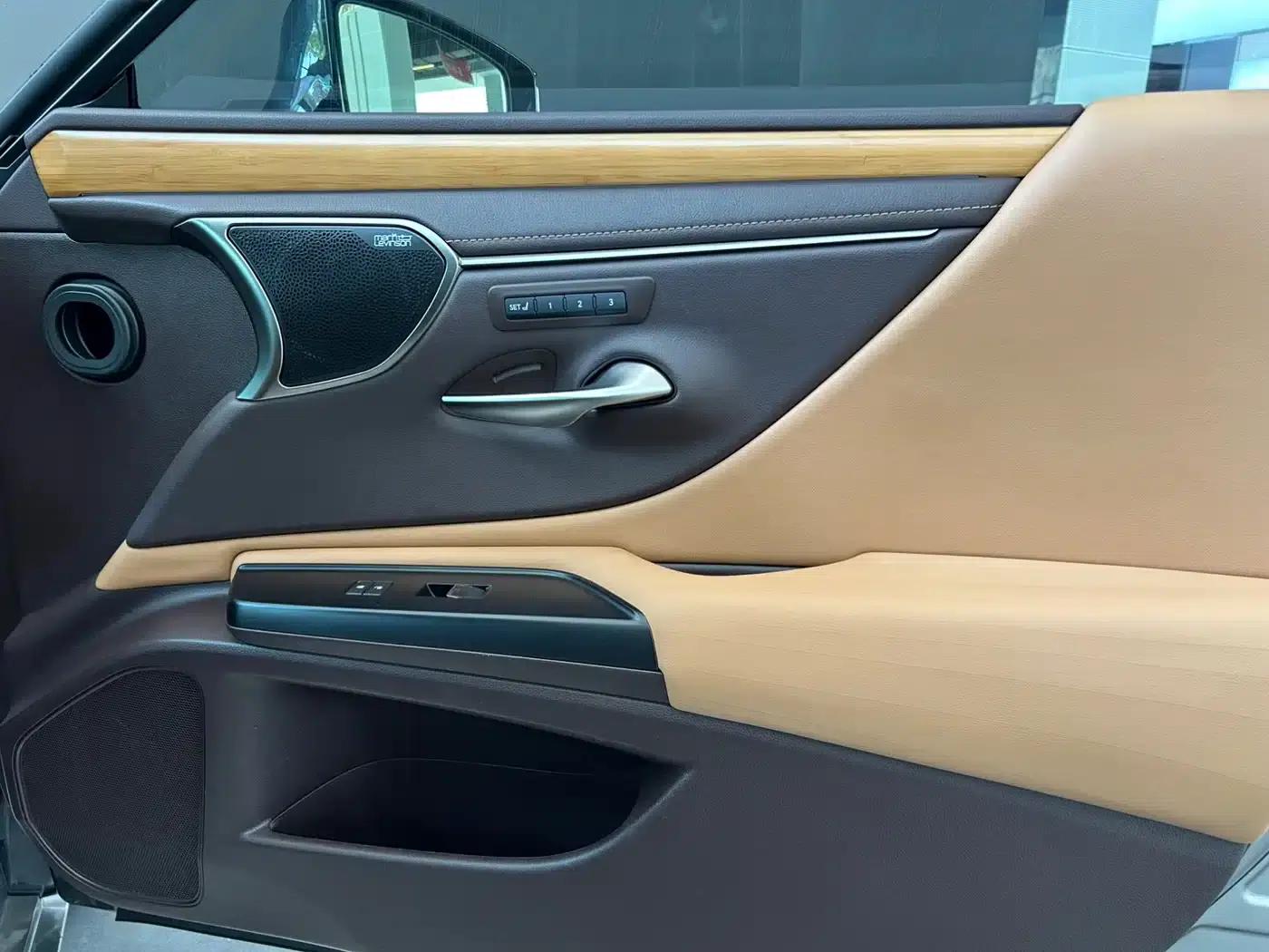 Lexus ES 2020 300h Executive Edition — миниатюра 16