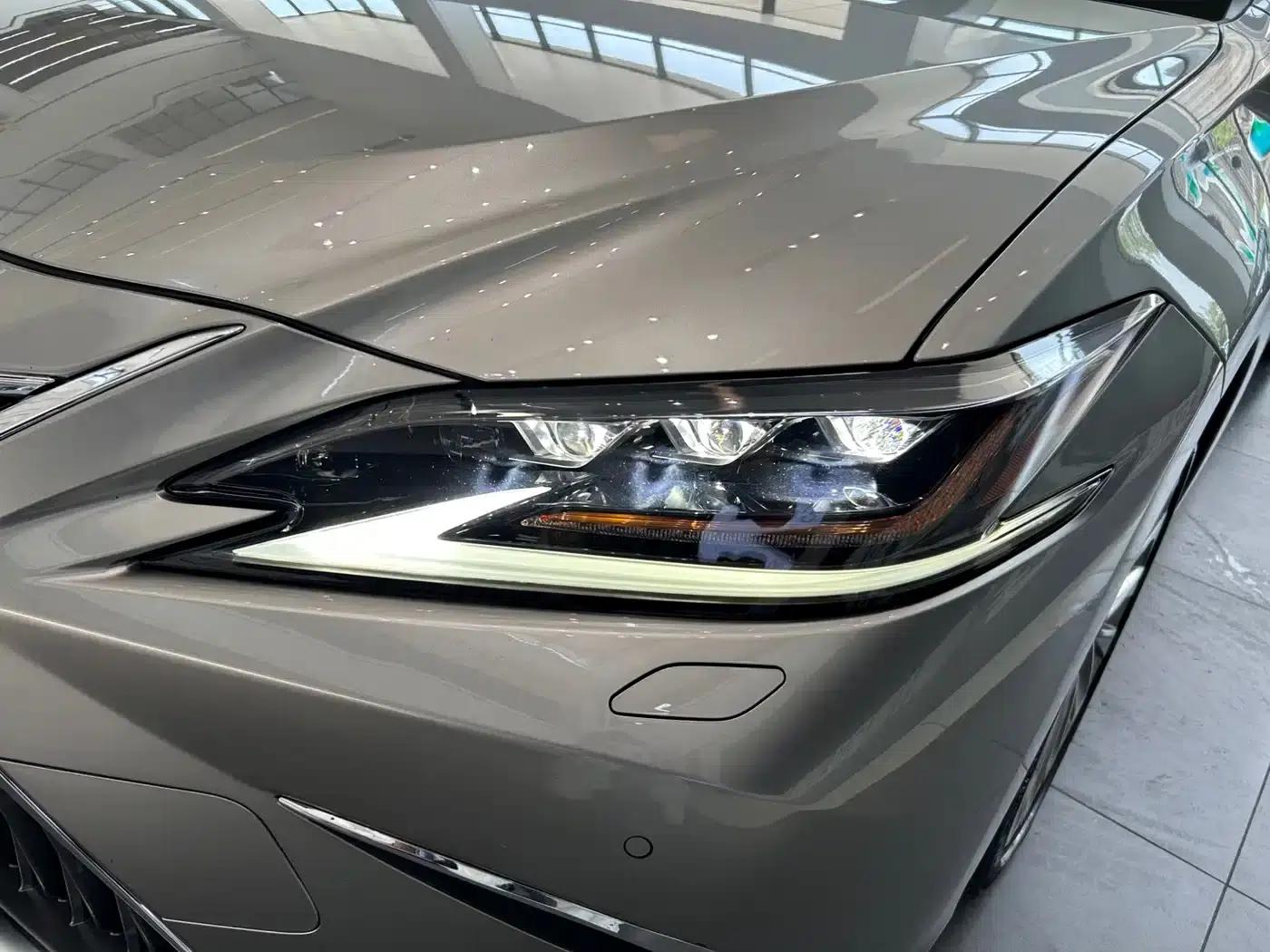 Lexus ES 2020 300h Executive Edition — миниатюра 19