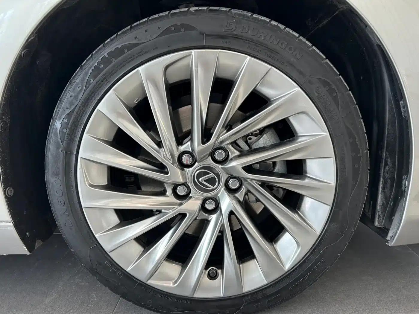 Lexus ES 2020 300h Executive Edition — миниатюра 20