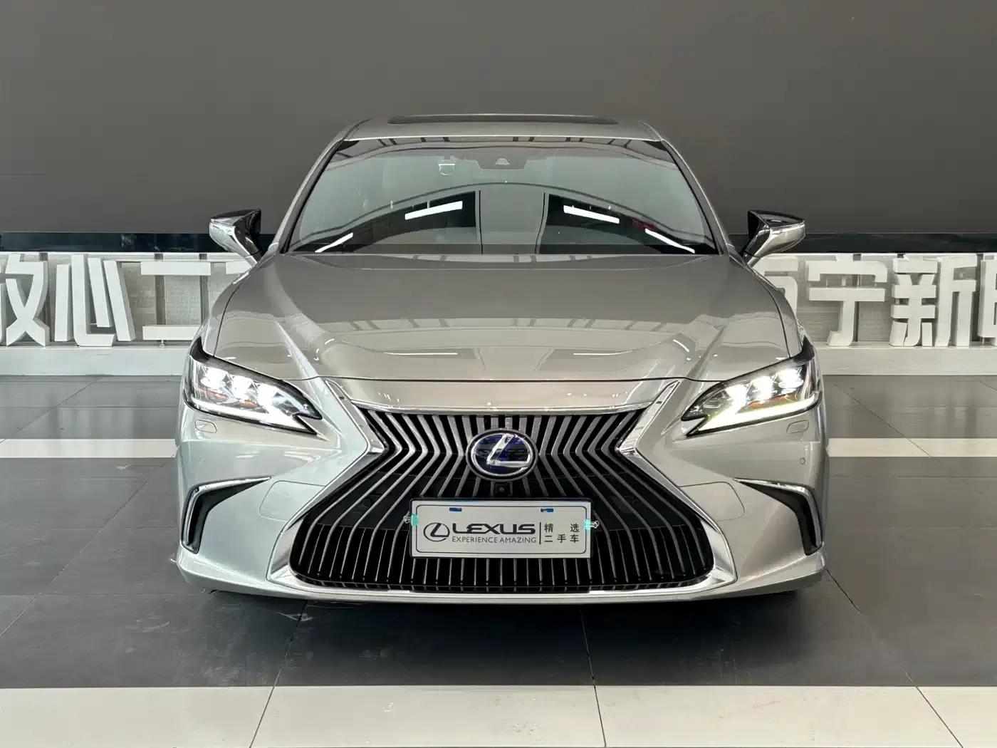 Lexus ES 2020 300h Executive Edition — миниатюра 3