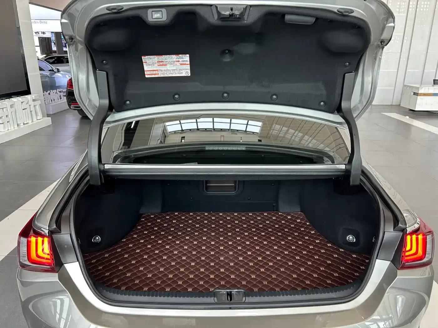 Lexus ES 2020 300h Executive Edition — миниатюра 25