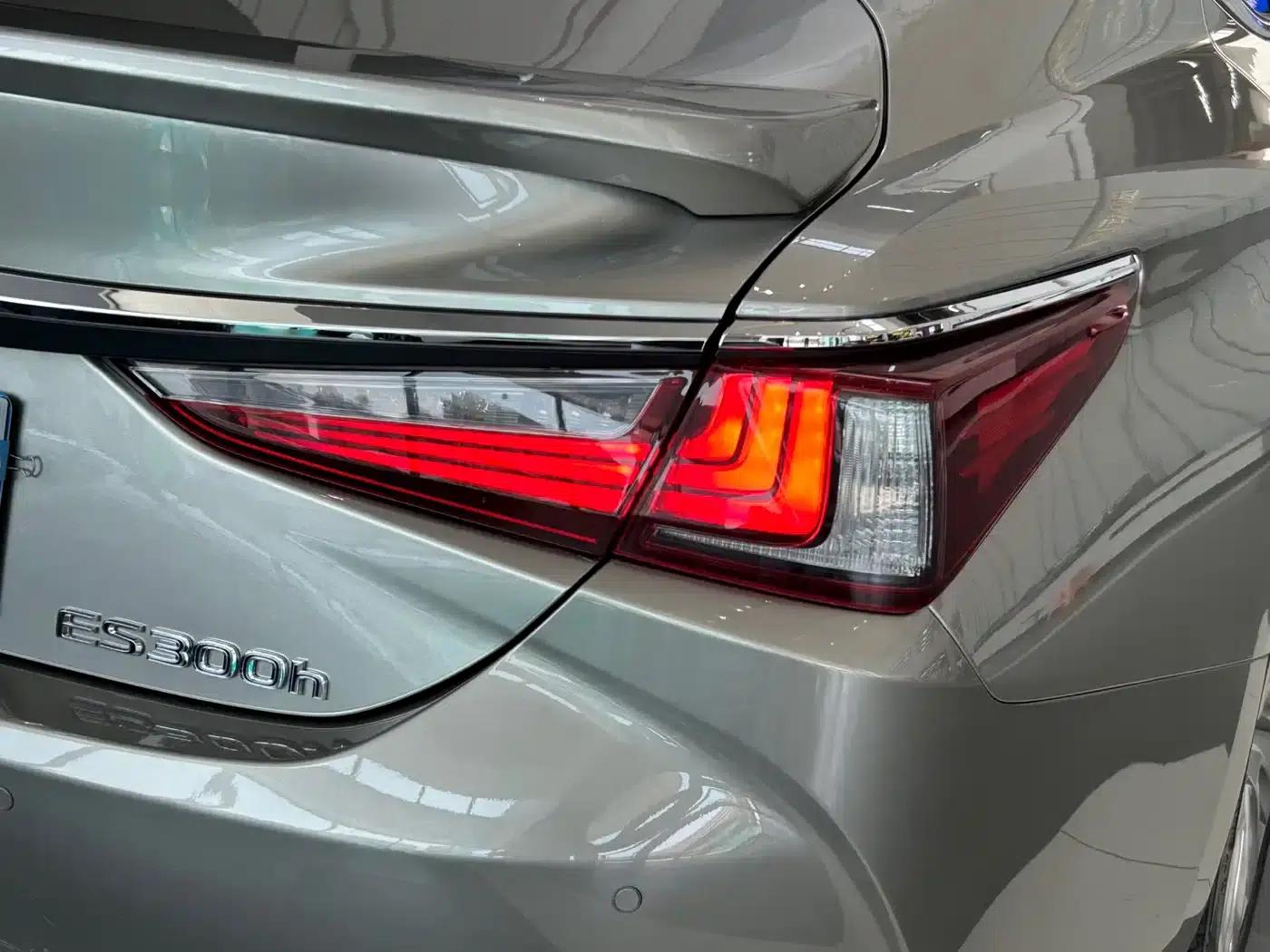 Lexus ES 2020 300h Executive Edition — миниатюра 26