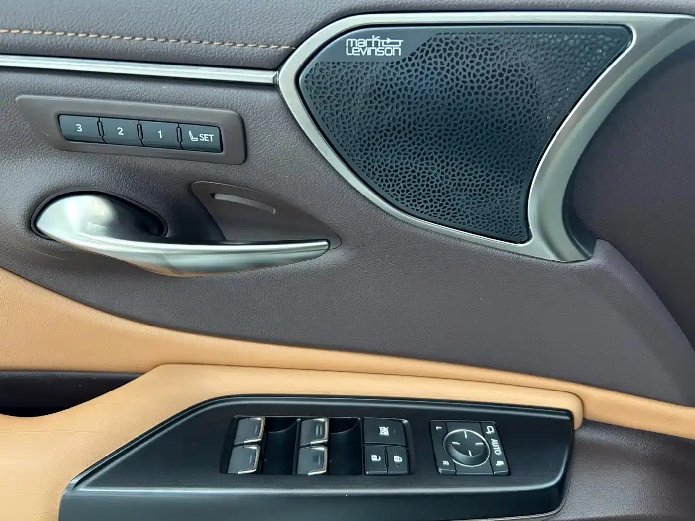 Lexus ES 2020 300h Executive Edition — миниатюра 29