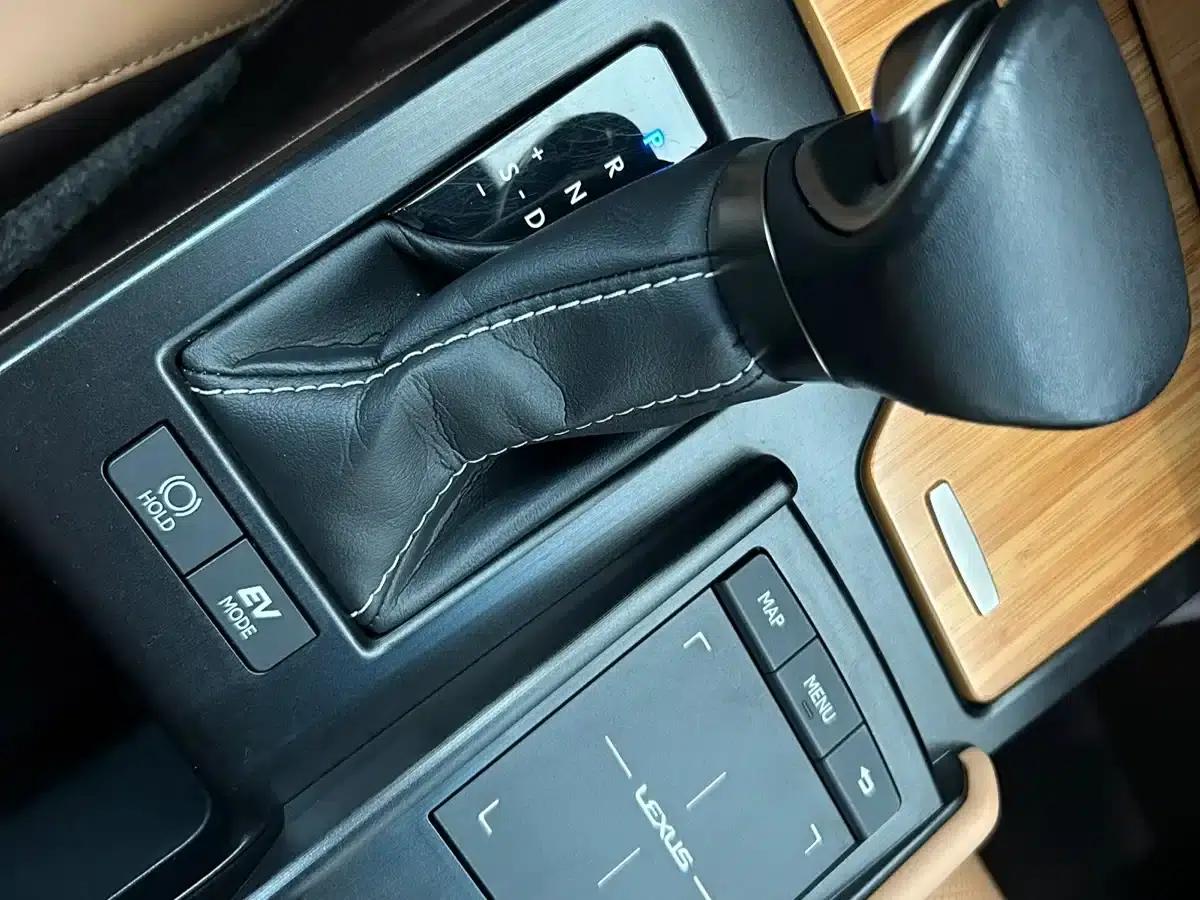 Lexus ES 2020 300h Executive Edition — миниатюра 30