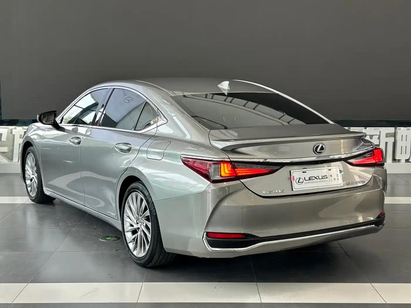 Lexus ES 2020 300h Executive Edition — миниатюра 4