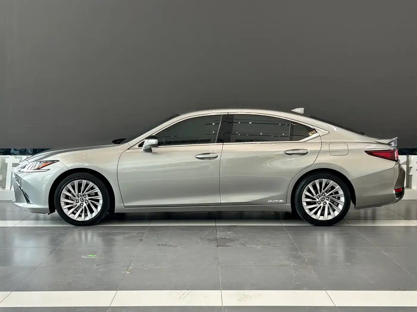 Lexus ES 2020 300h Executive Edition — миниатюра 7