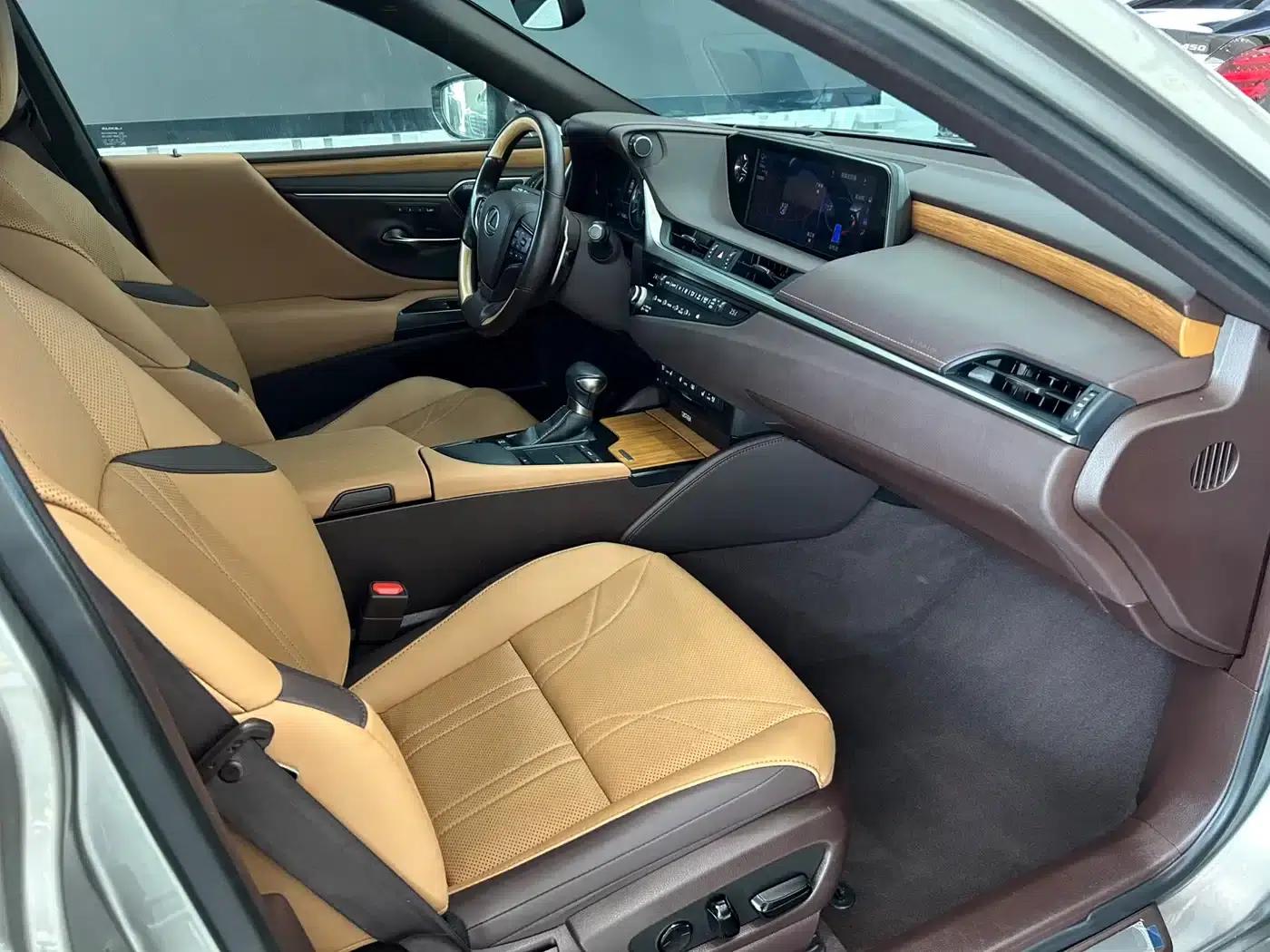 Lexus ES 2020 300h Executive Edition — миниатюра 10