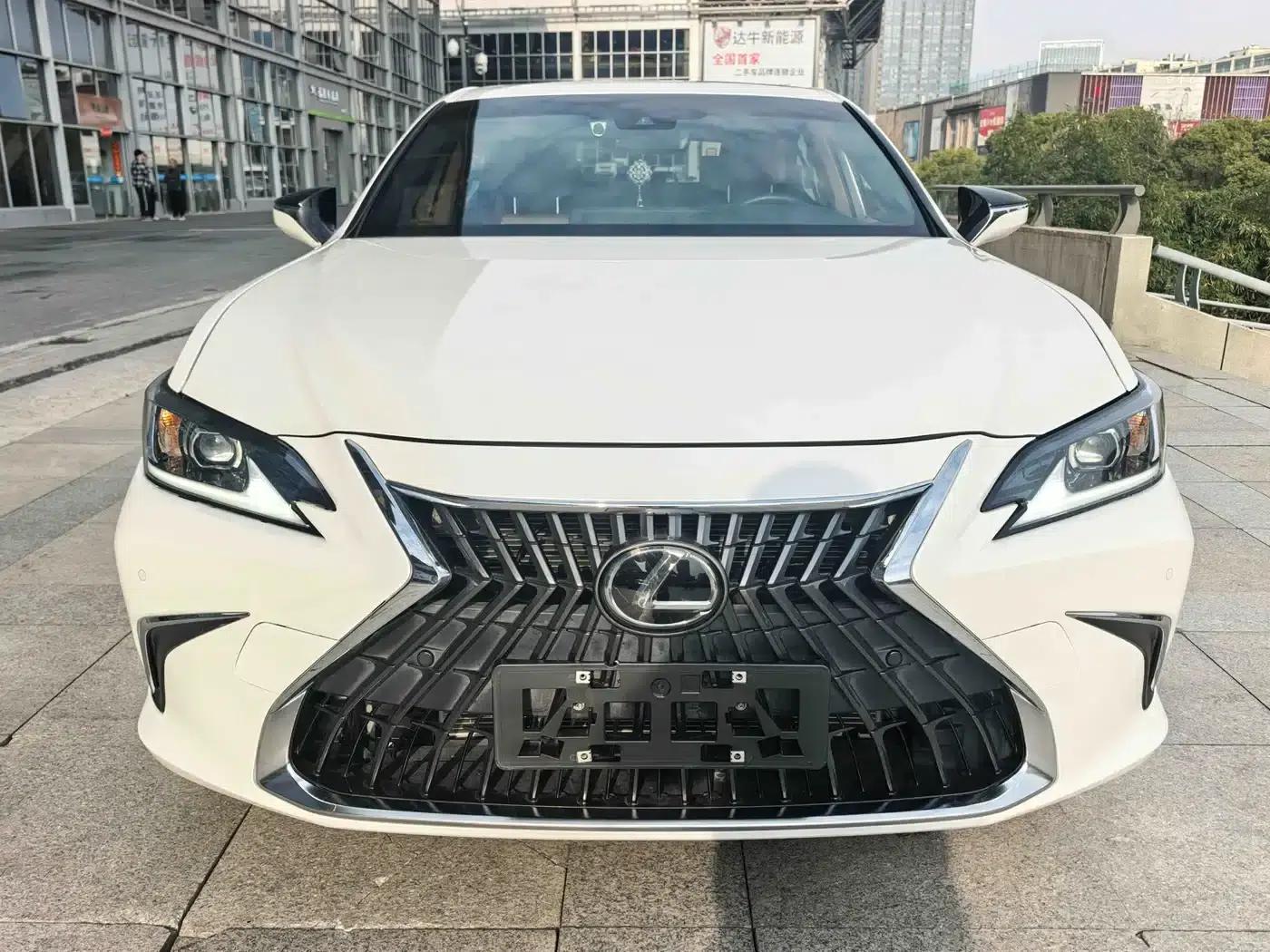 Lexus ES 2024 200 Premium Edition — миниатюра 2