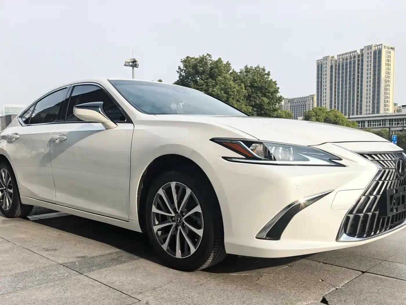 Lexus ES 2024 200 Premium Edition — миниатюра 3