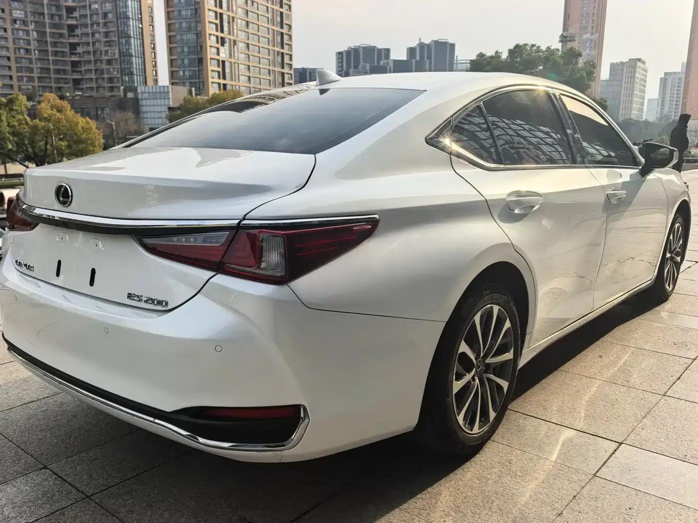 Lexus ES 2024 200 Premium Edition — миниатюра 4