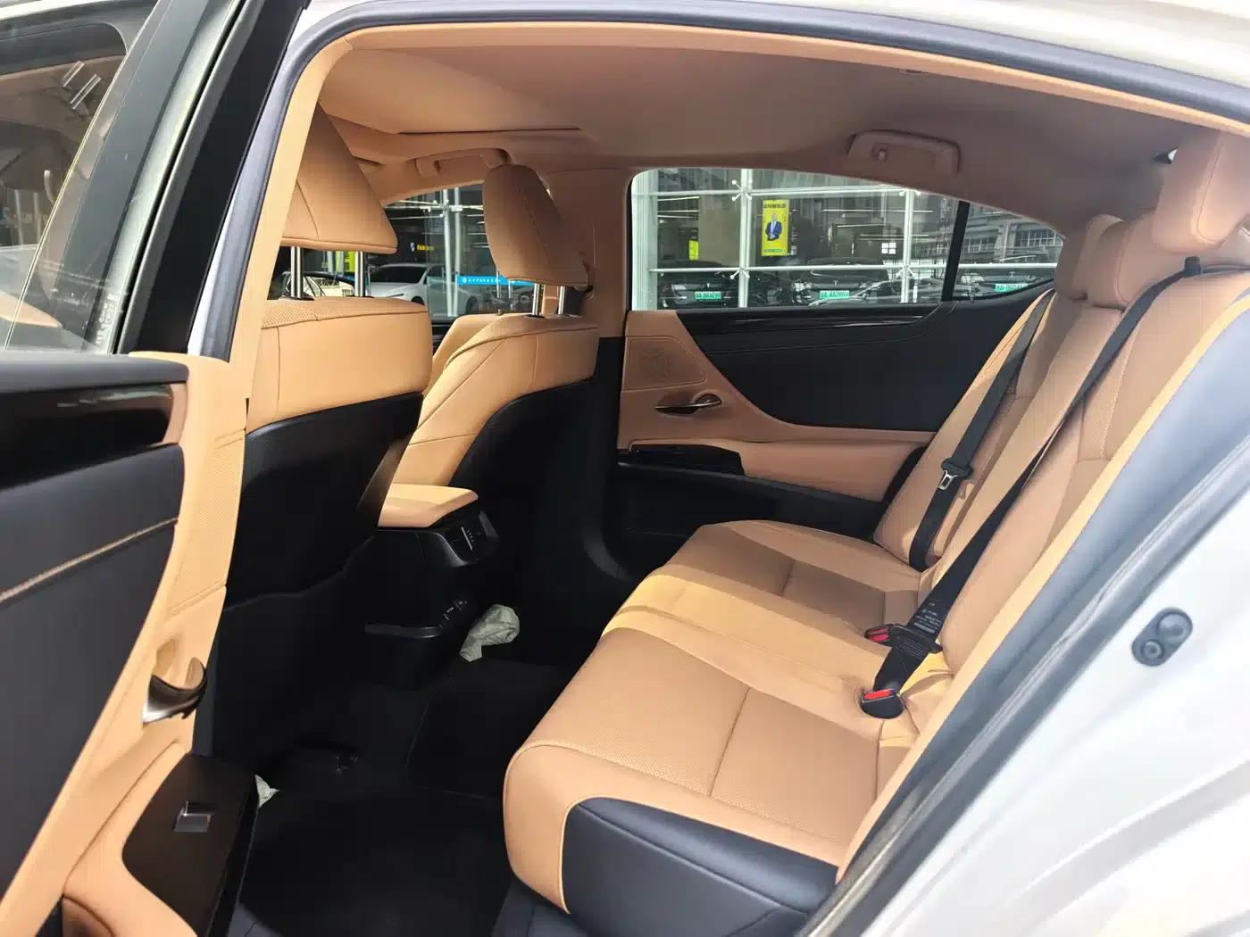 Lexus ES 2024 200 Premium Edition — миниатюра 9