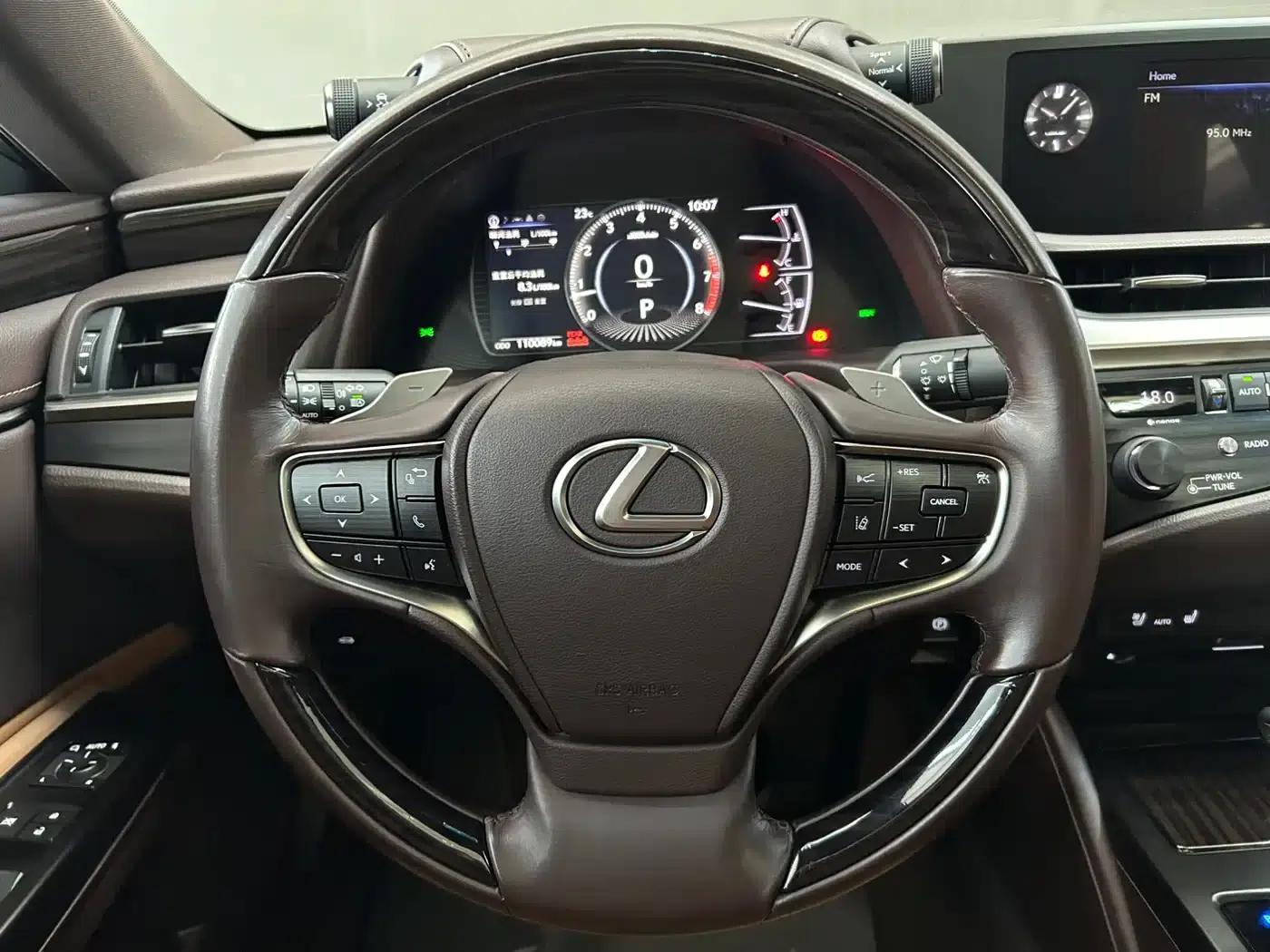 Lexus ES 2018 200 Luxury Edition (China V emission standard) — миниатюра 20