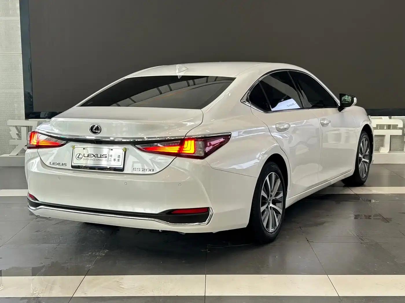 Lexus ES 2020 200 Excellence Edition — миниатюра 2