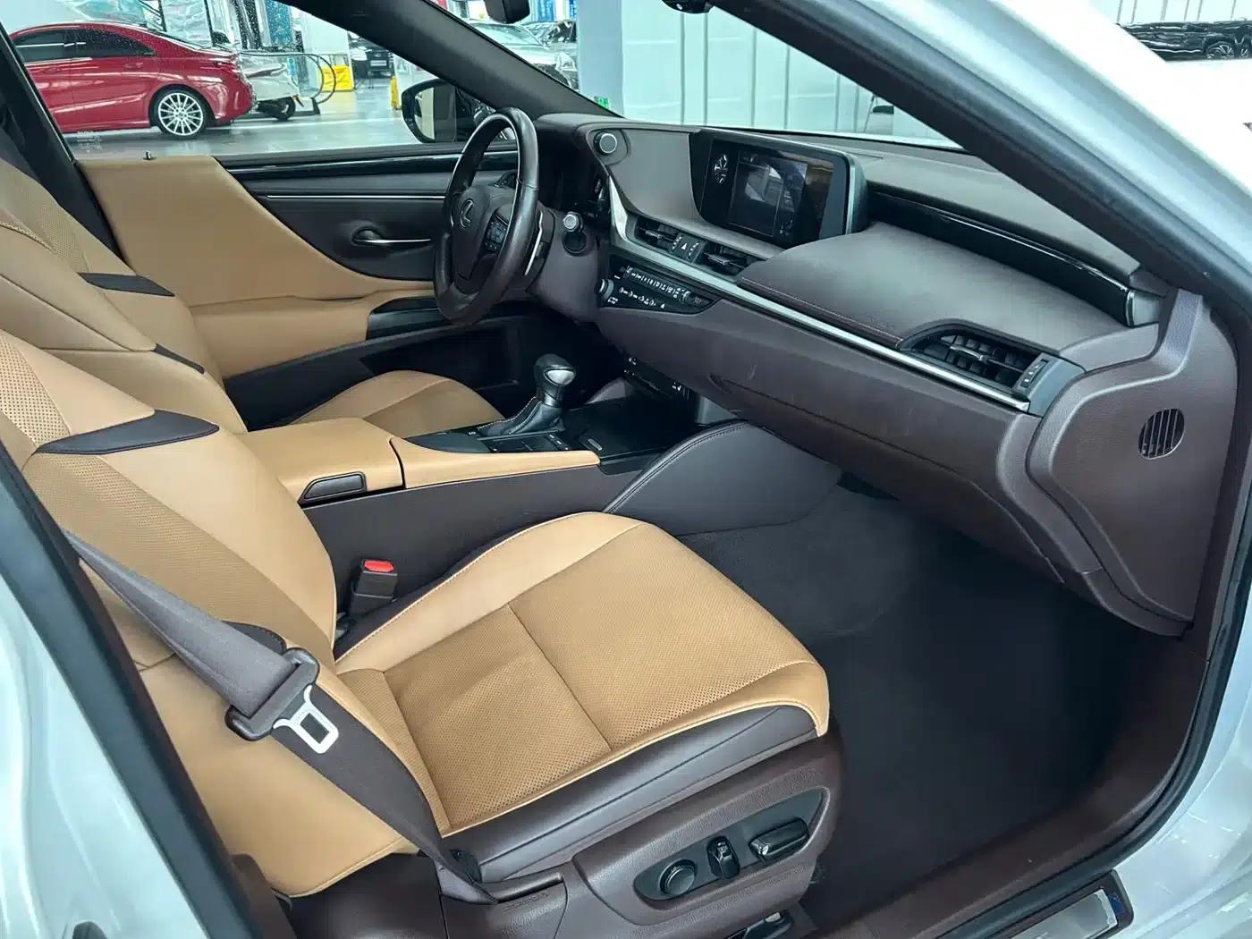 Lexus ES 2020 200 Excellence Edition — миниатюра 12