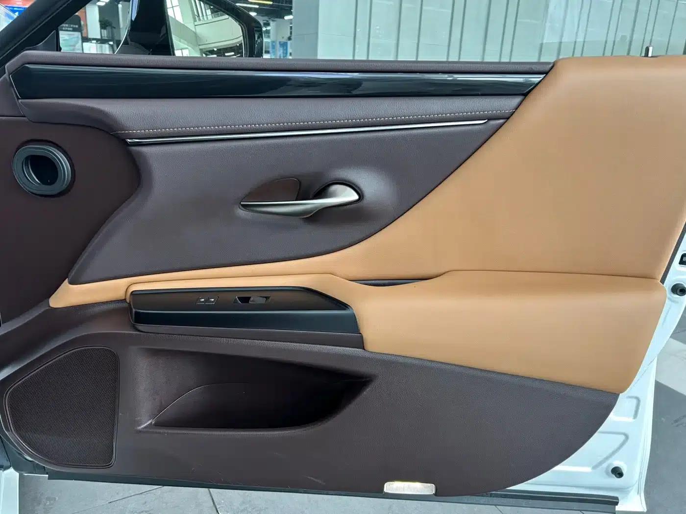 Lexus ES 2020 200 Excellence Edition — миниатюра 15