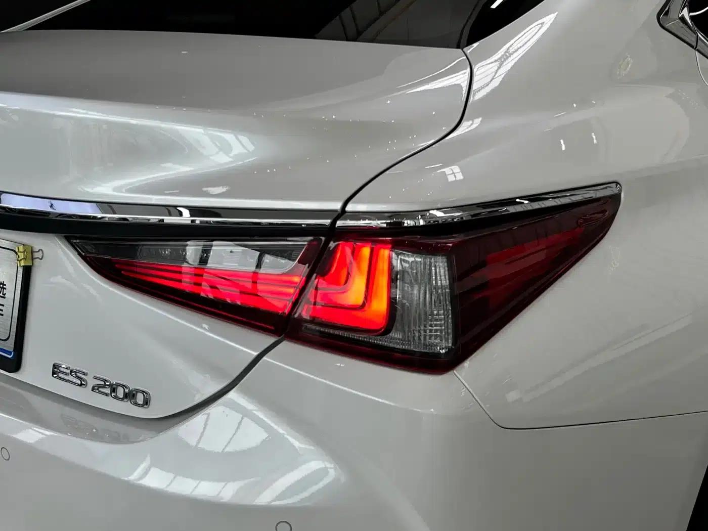 Lexus ES 2020 200 Excellence Edition — миниатюра 16