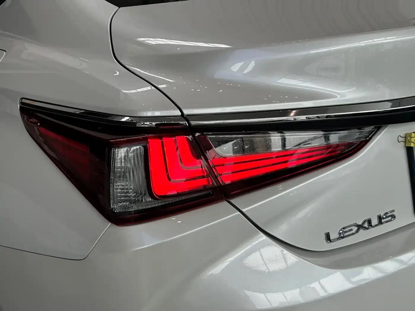 Lexus ES 2020 200 Excellence Edition — миниатюра 17