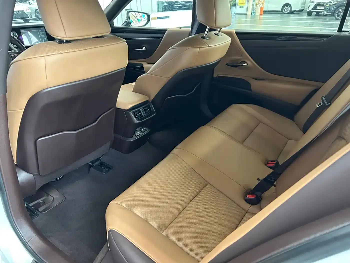 Lexus ES 2020 200 Excellence Edition — миниатюра 22