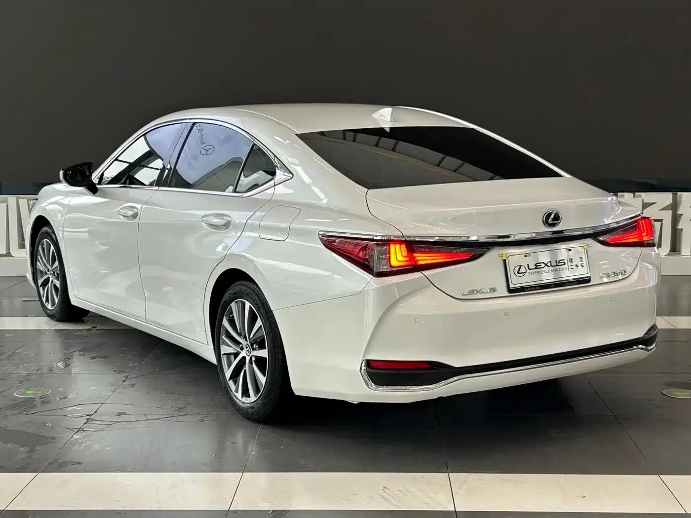 Lexus ES 2020 200 Excellence Edition — миниатюра 4