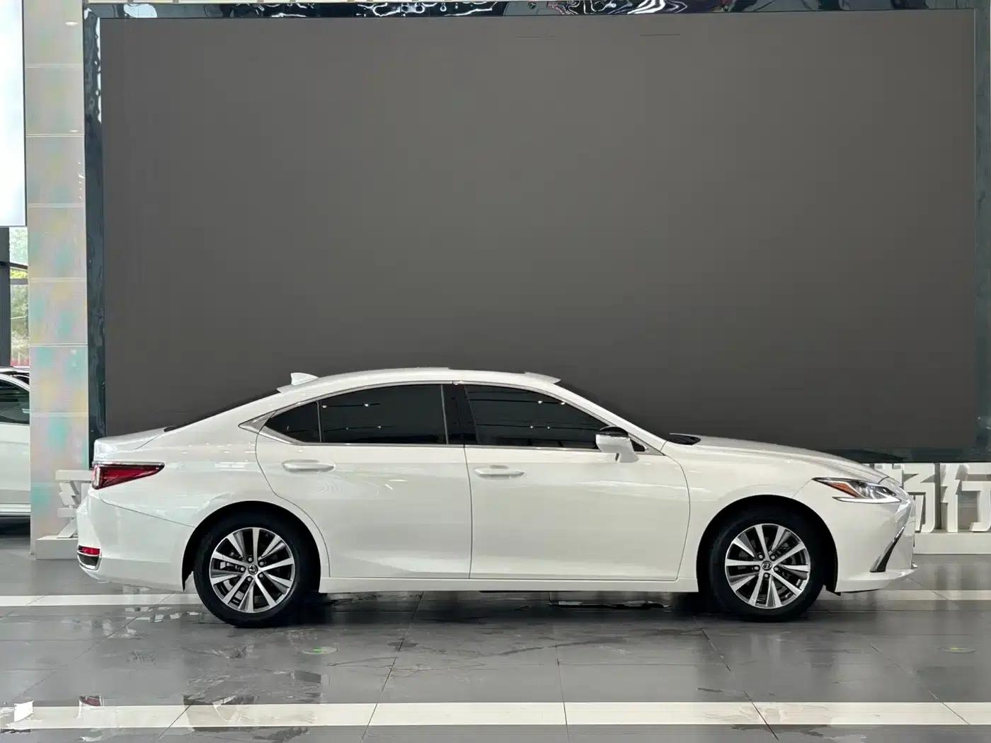 Lexus ES 2020 200 Excellence Edition — миниатюра 7