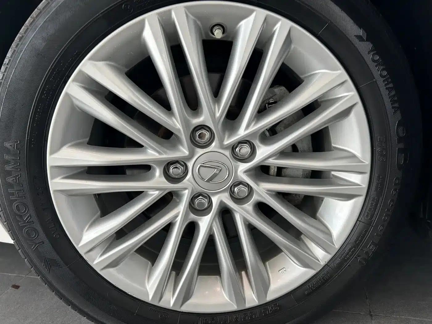 Lexus ES 2015 200 Elite Edition — миниатюра 26