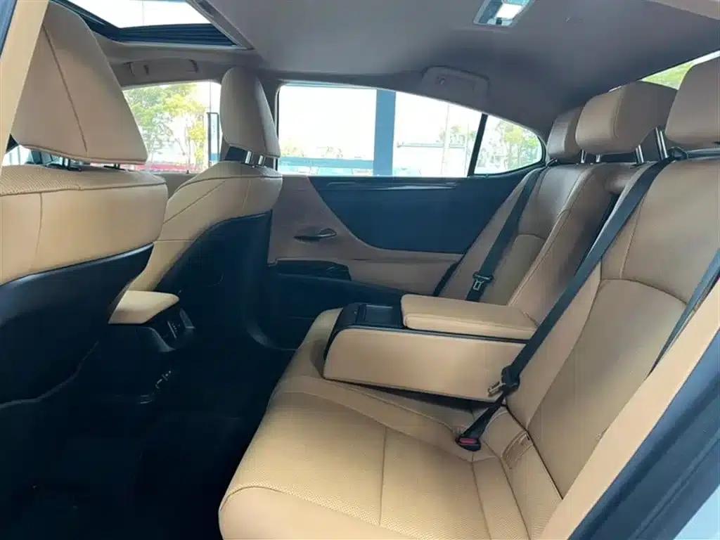 Lexus ES 2022 300h Premium Edition — миниатюра 5