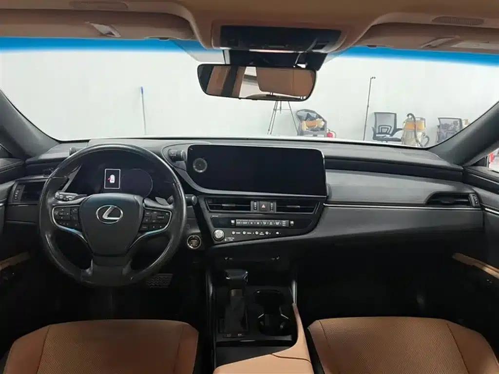 Lexus ES 2022 300h Premium Edition — миниатюра 6