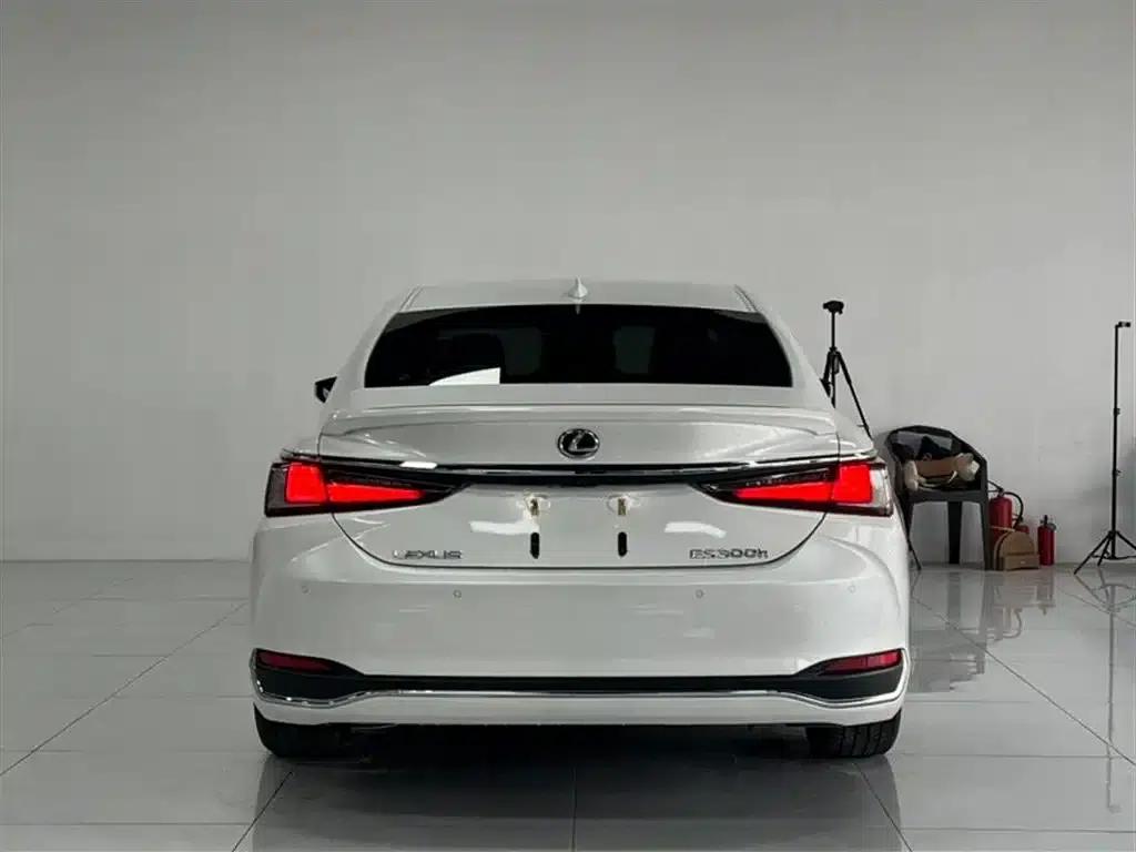 Lexus ES 2022 300h Premium Edition — миниатюра 8