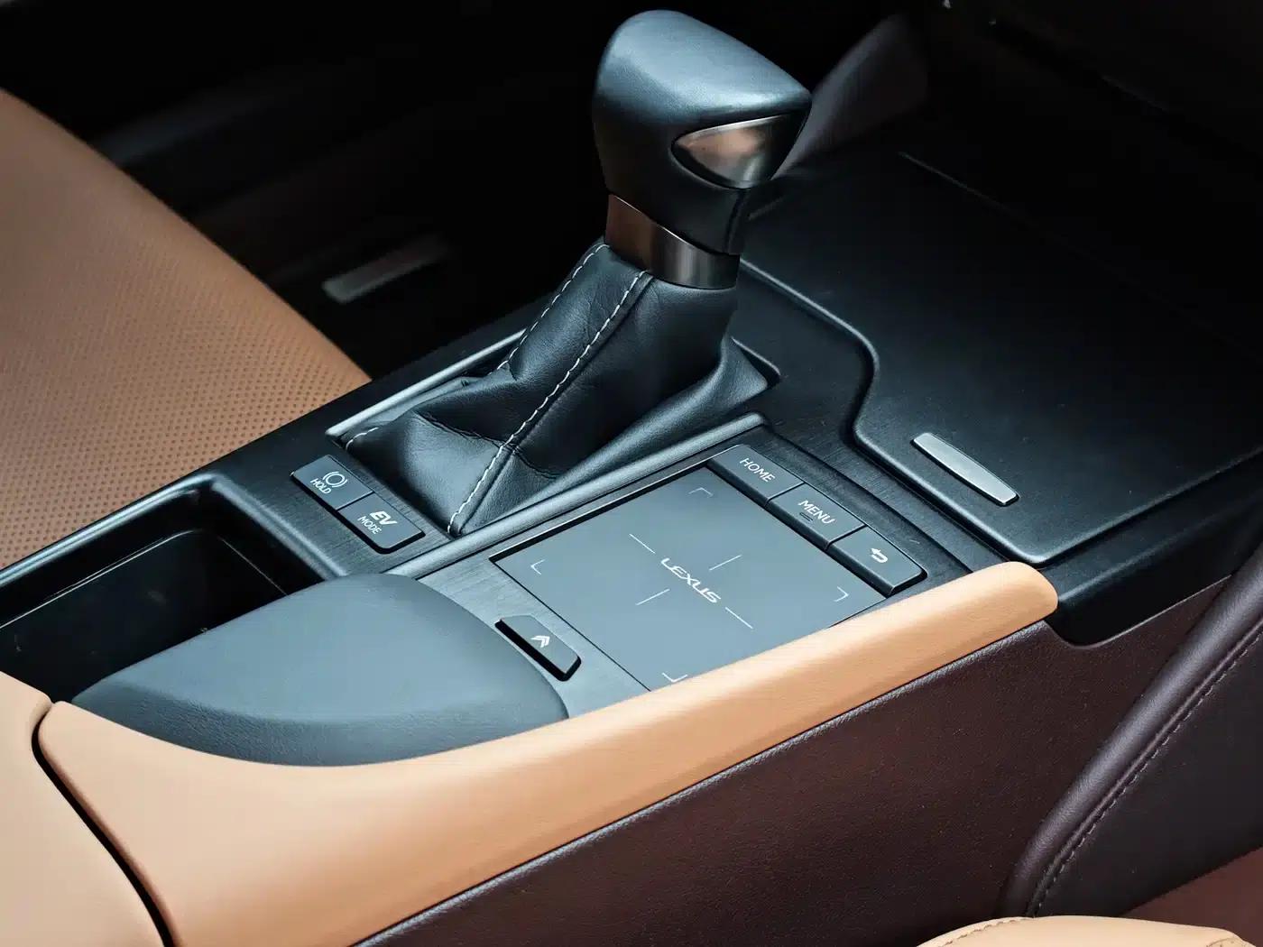 Lexus ES 2020 300h Premium Edition — миниатюра 14