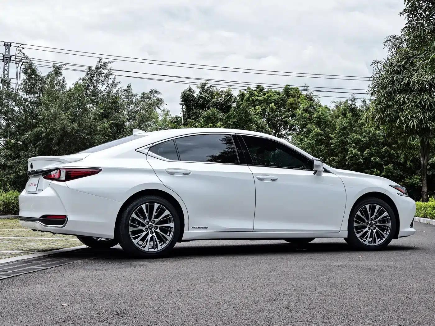 Lexus ES 2020 300h Premium Edition — миниатюра 16