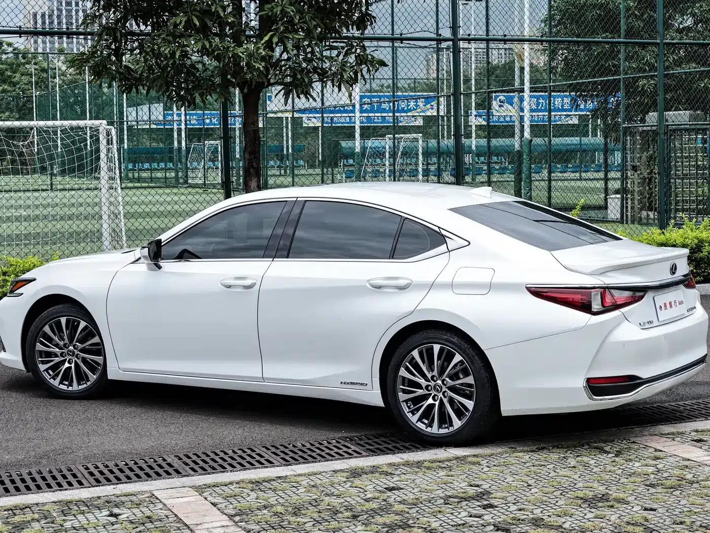 Lexus ES 2020 300h Premium Edition — миниатюра 18