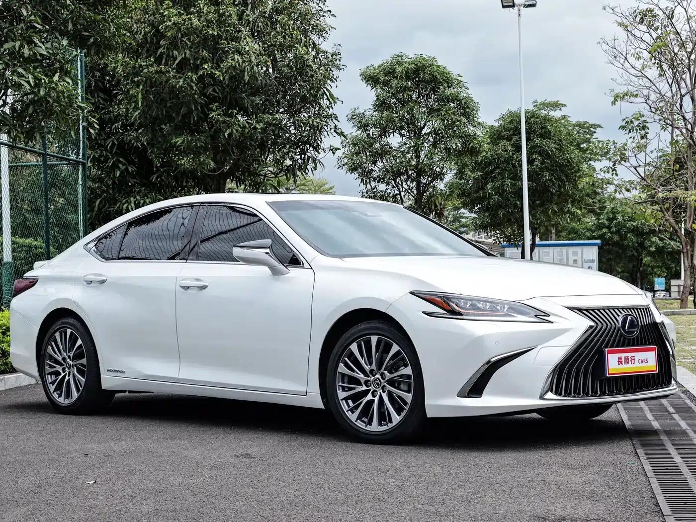 Lexus ES 2020 300h Premium Edition — миниатюра 3