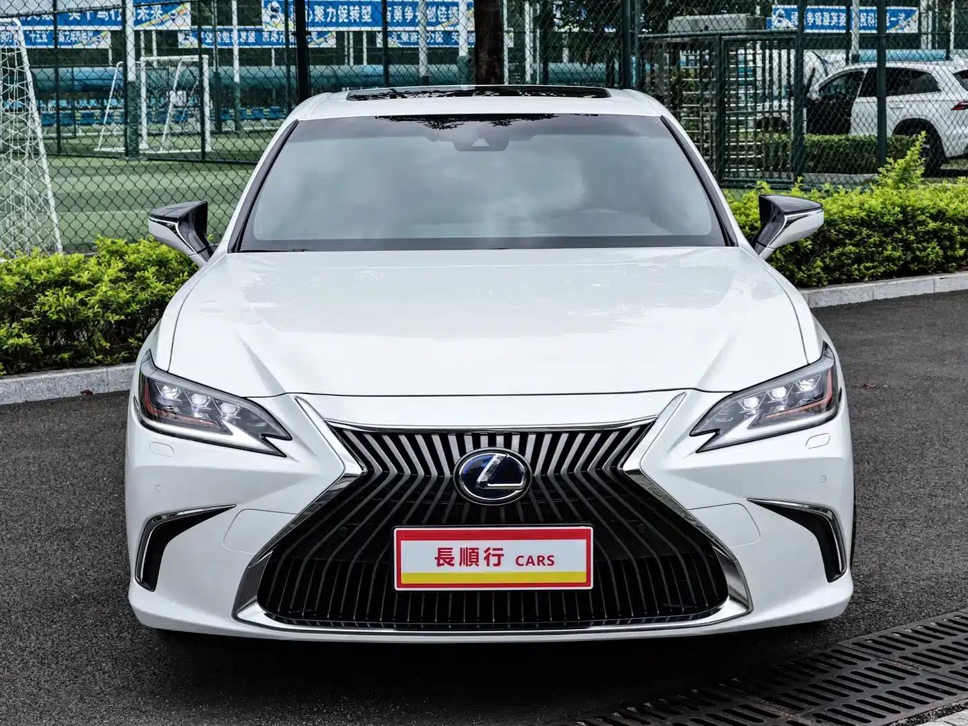 Lexus ES 2020 300h Premium Edition — миниатюра 4