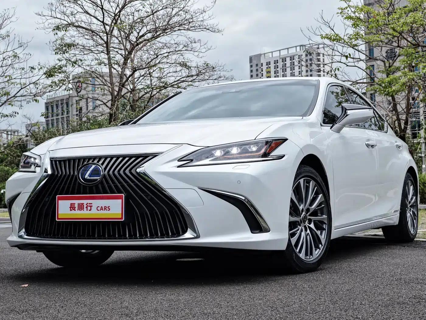 Lexus ES 2020 300h Premium Edition — миниатюра 5