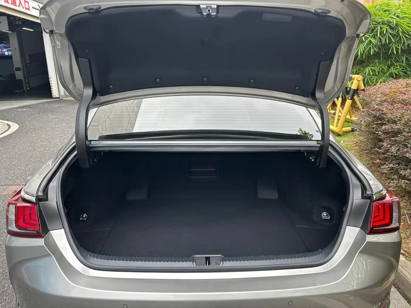 Lexus ES 2018 300h Premium Edition (China V emission standard) — миниатюра 17