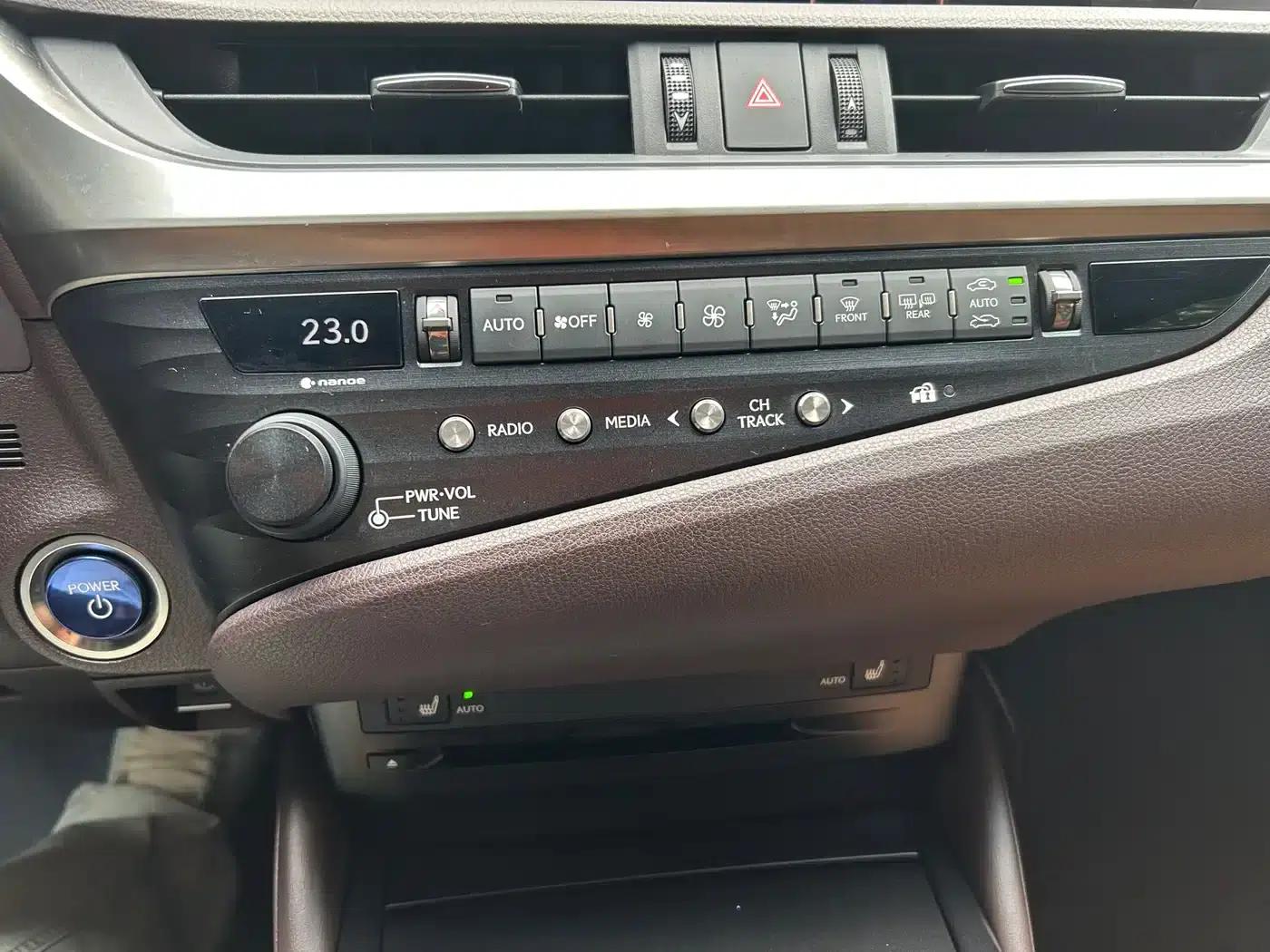 Lexus ES 2018 300h Premium Edition (China V emission standard) — миниатюра 19