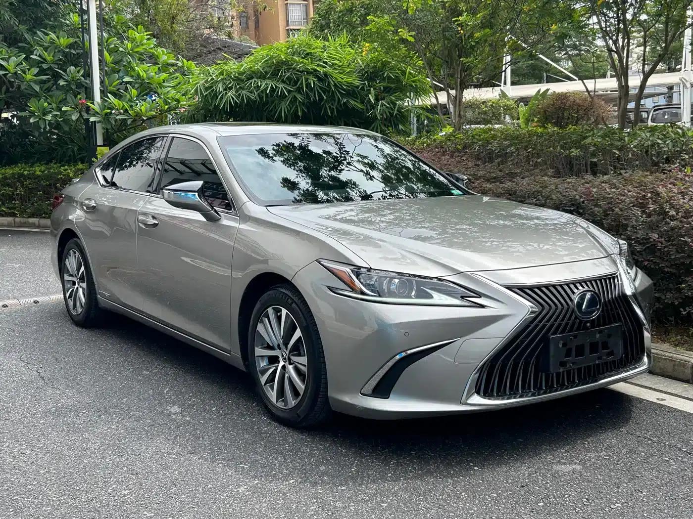 Lexus ES 2018 300h Premium Edition (China V emission standard) — миниатюра 3