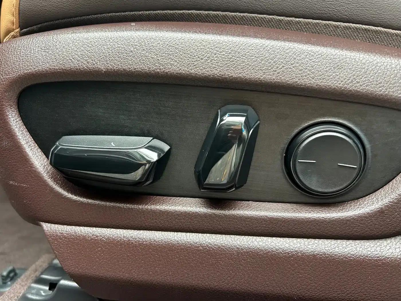 Lexus ES 2018 300h Premium Edition (China V emission standard) — миниатюра 22